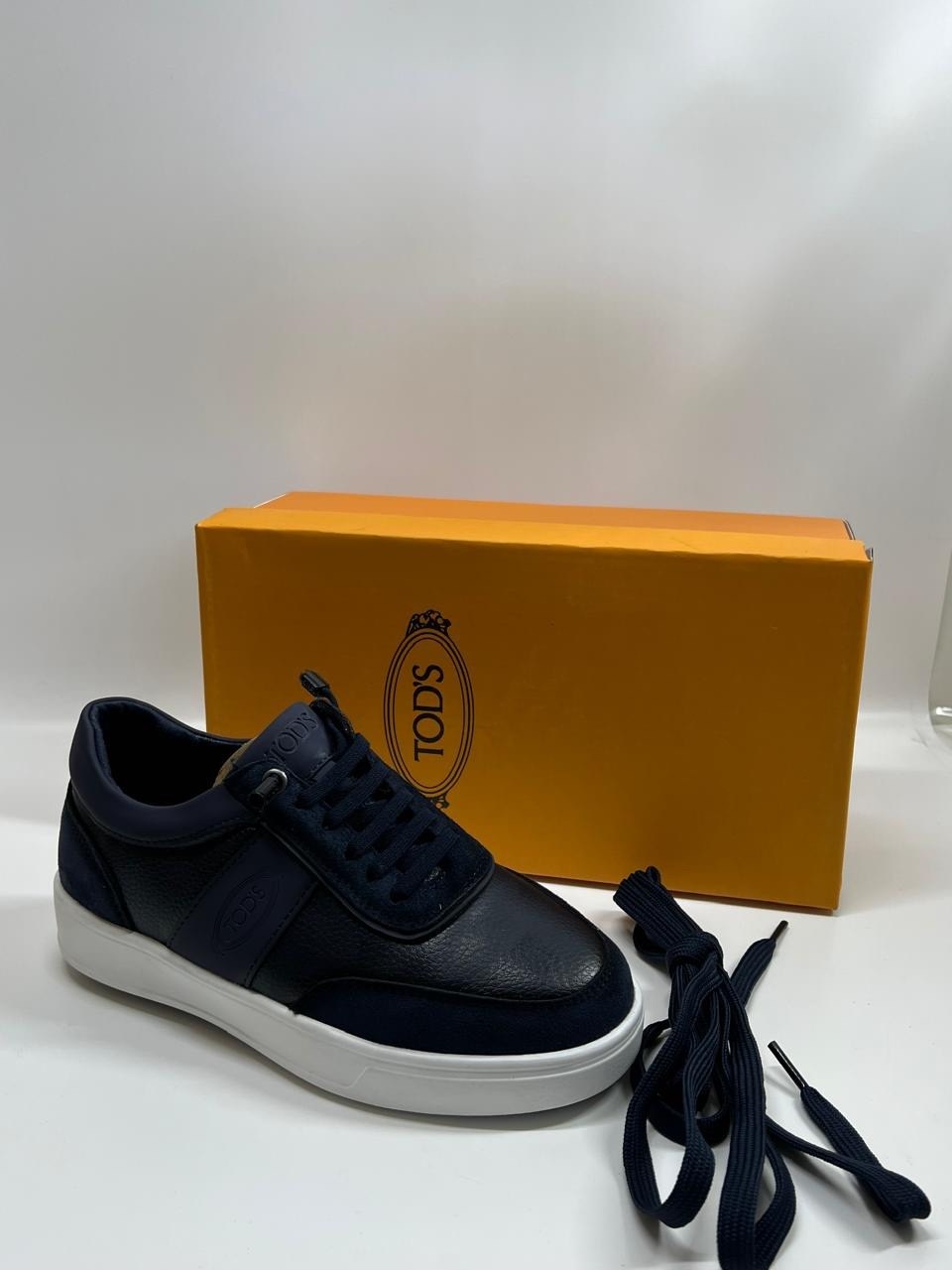 кеды луи виттон мужские оригинал,louis vuitton кроссовки,луи виттон кроссовки мужские оригинал,кеды мужские кожаные louis vuitton,кроссовки beverly hills sneakers black monogram with caramel top louis