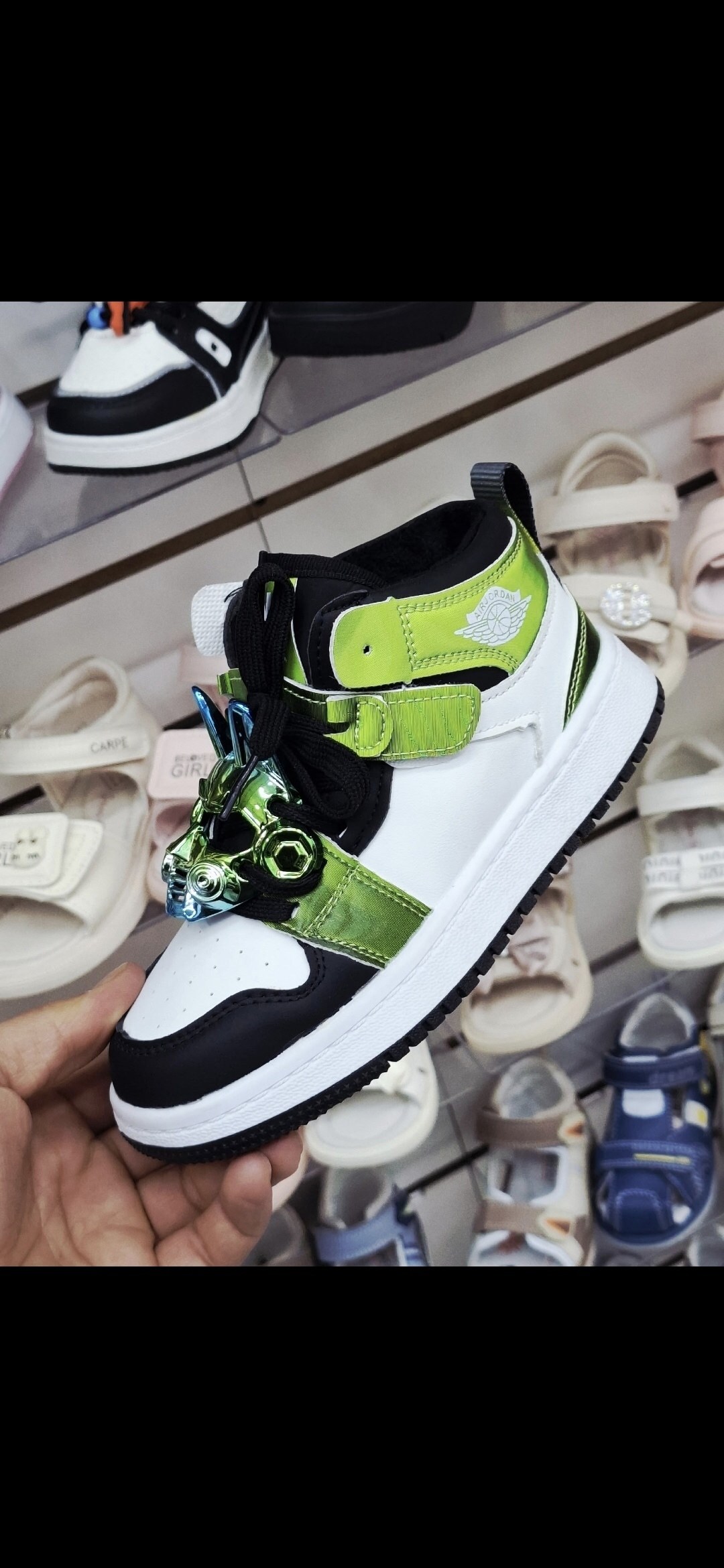 розовые кроссовки,кроссовки подростковые,кроссовки модные,спортивная ,кроссовки