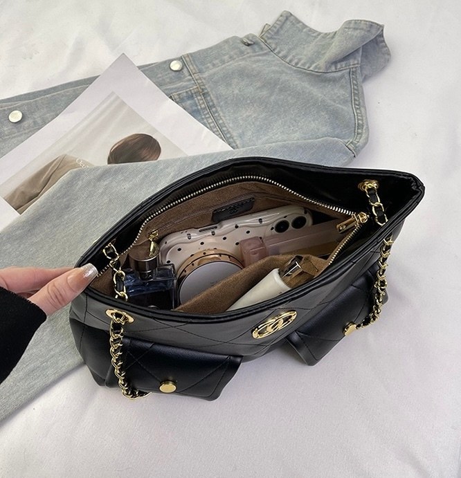 сумка с цепочкой,сумка модная женская,женская сумка на цепочке,стеганая сумка,сумка багет женская с цепочкой