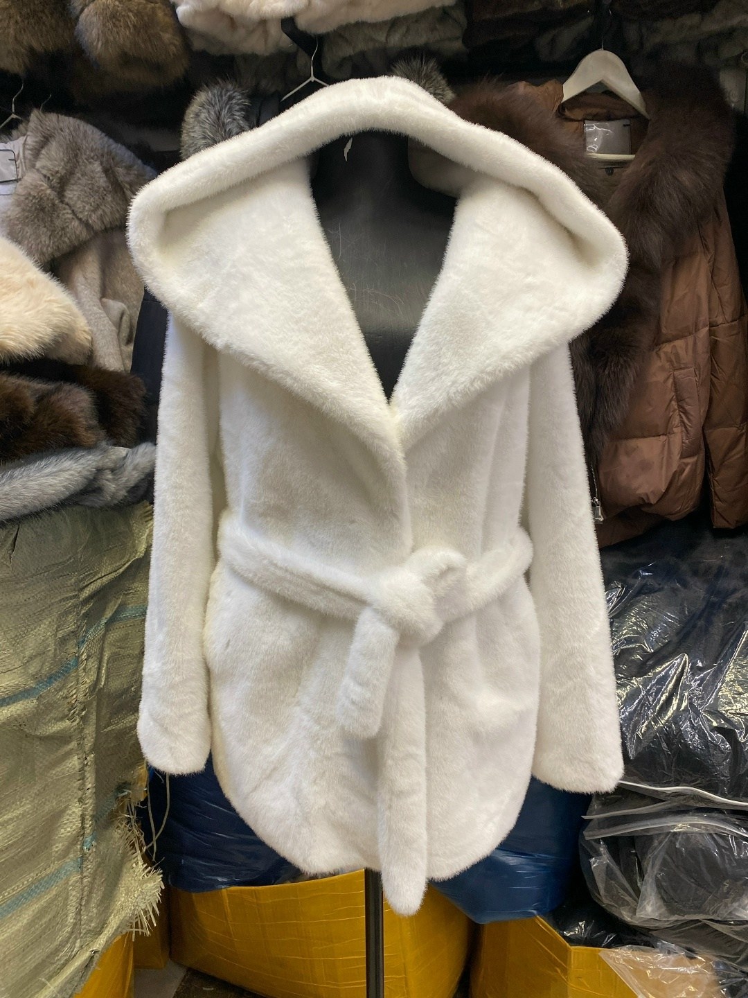 девушка,девушка с автомобилем,ferrari,богатая девушка,автомобилей