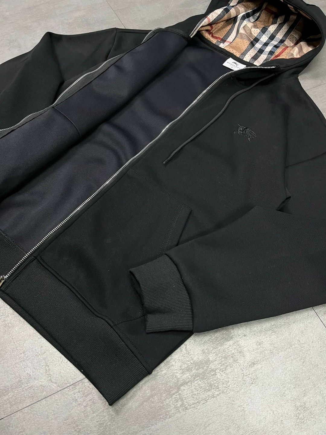 зип худи burberry,burberry hoodie,zip hoodie burberry grey vintage,burberry zip up hoodie,burberry hoodie grey zip