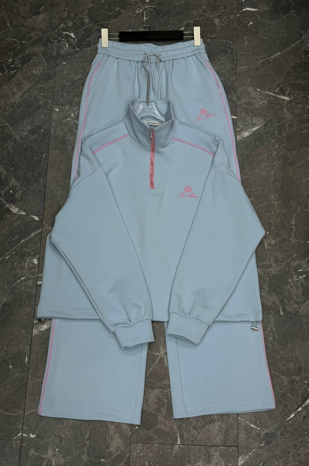 спортивный костюм женский,спортивный костюм,спортивный костюм miu miu женский,женская спортивная одежда,loro piana женский красный костюм