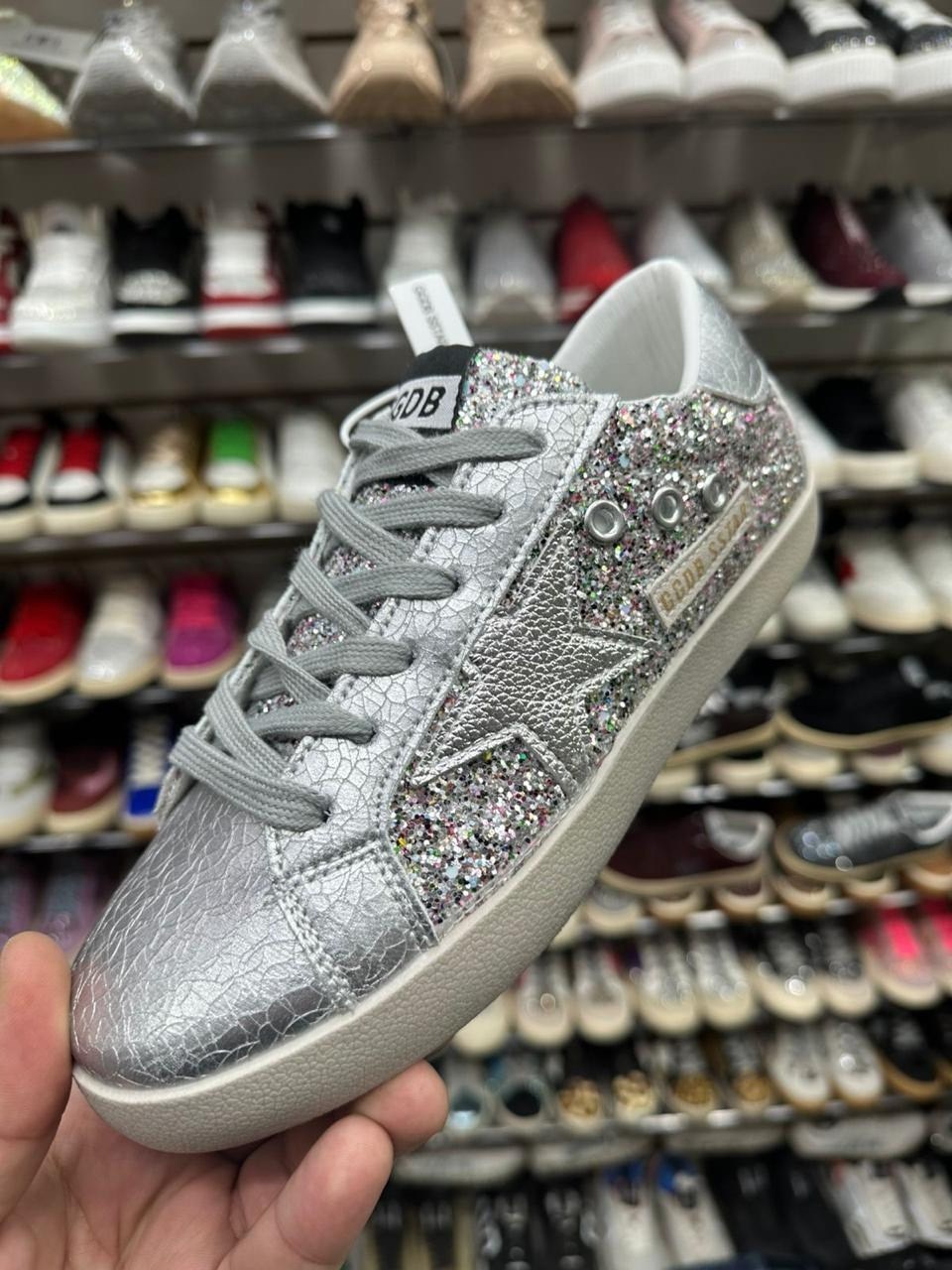 golden goose кеды super-star с блестками серебристый,кеды женские golden goose,кеды женские golden goose модель 614403,кожаные кеды golden goose superstar premium,