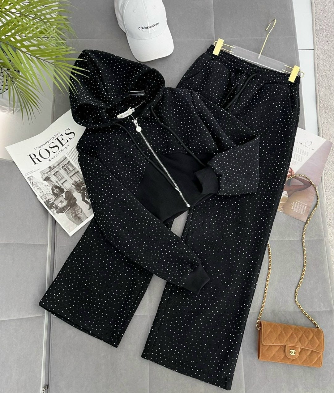 повседневный костюм,женский костюм,костюм женский со стразами,костюм со стразами,спортивные женские костюмы