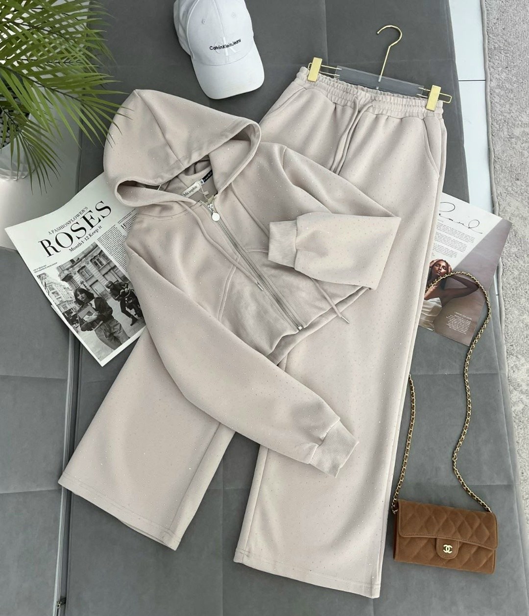 повседневный костюм,женский костюм,костюм женский со стразами,костюм со стразами,спортивные женские костюмы