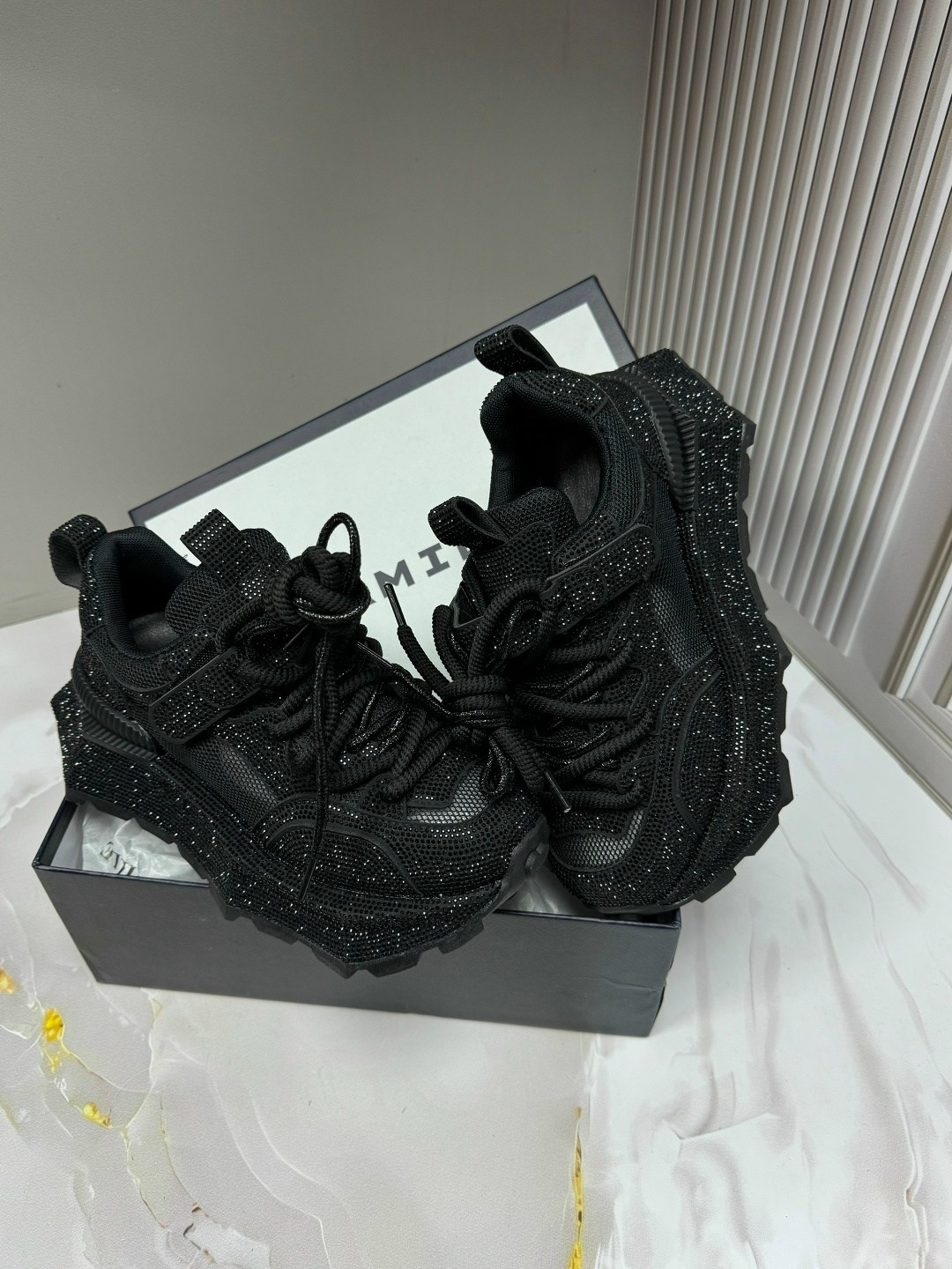 кроссовки женские,,кроссовки черные,кроссовки модные,массивные кроссовки