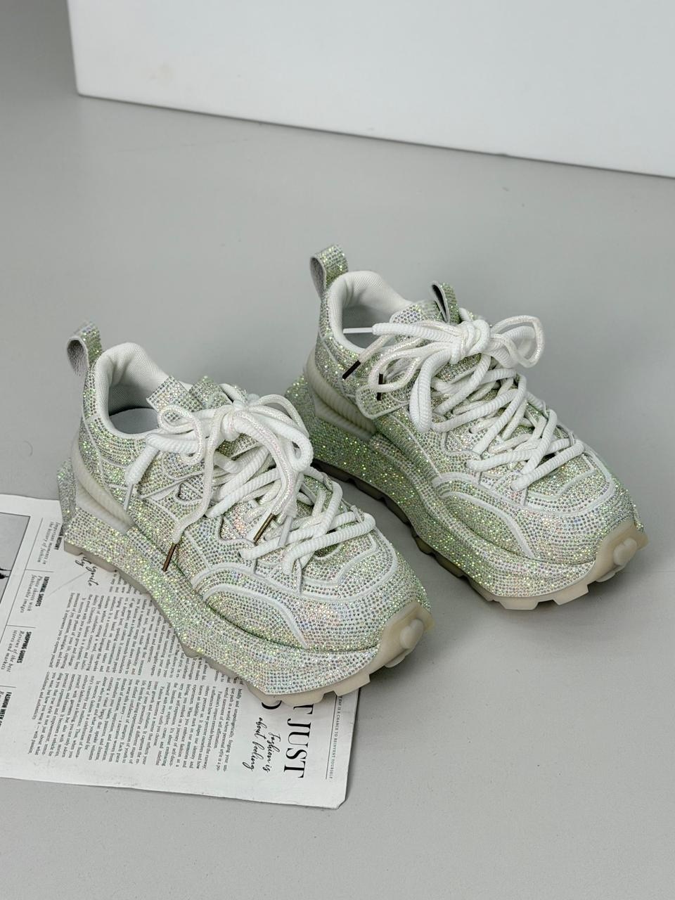 ,кроссовки женскиe,блестящие кроссовки,серебряные кроссовки,кроссовки со стразами