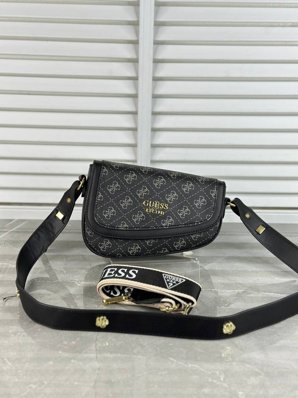 сумка женская guess,сумка через плечо guess,cумка guess,сумка седло guess,сумка кросс боди через плечо guess