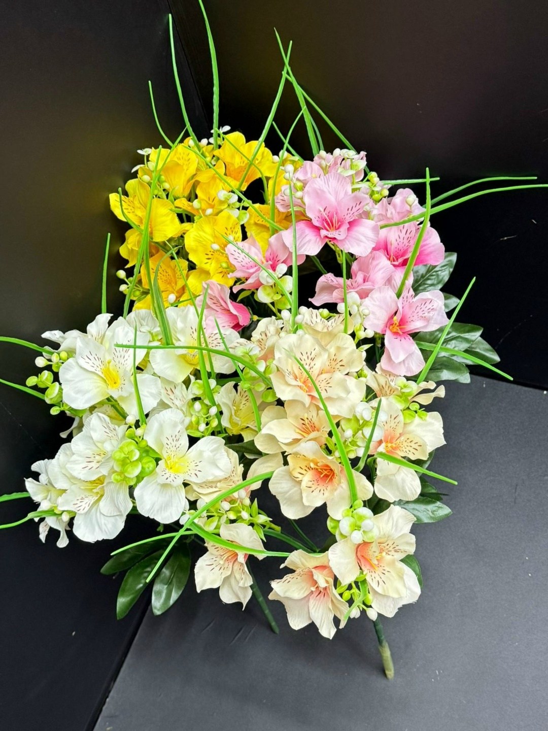 искусственные цветы,альстромерия белая,альстромерия персиковая,альстромерия венус,букет