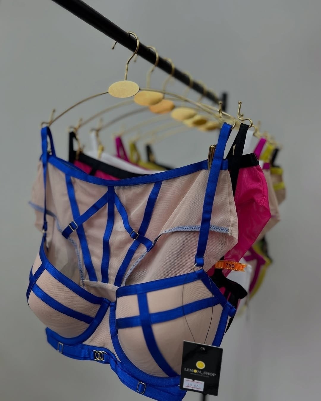 комплект нижнего белья,нижнее белье женский комплект,женское нижнее белье,комплект с бюстгальтером,женские бюстгальтеры