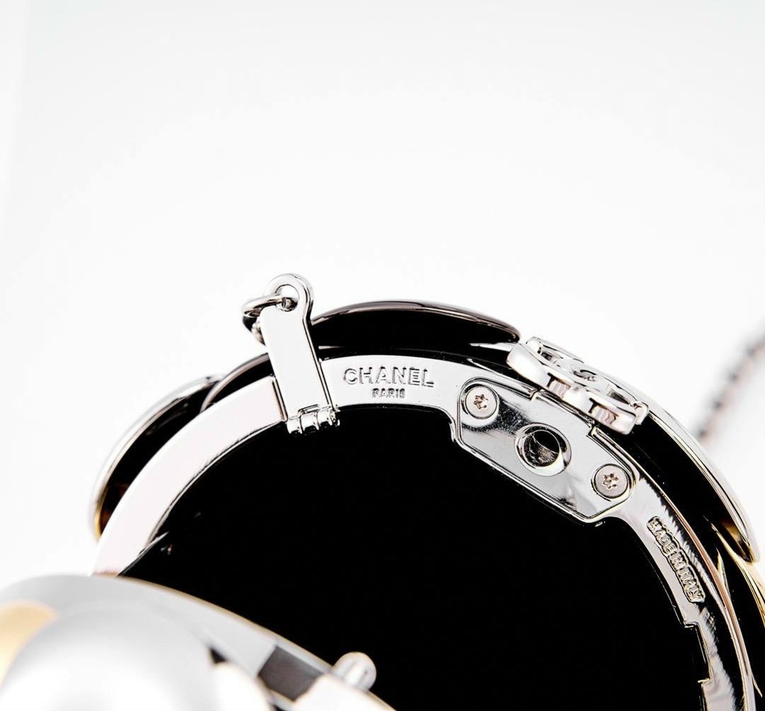 сумка женская chanel,chanel сумка,подвеска шар,ювелирное украшение,chanel клатч