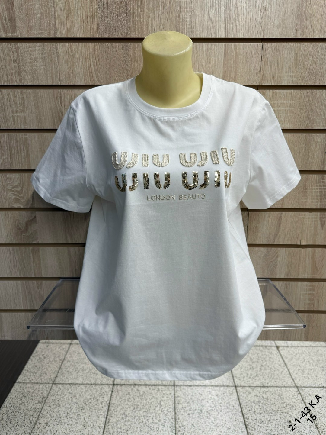 футболка на модели,футболки женская,футболки белые,базовые модели