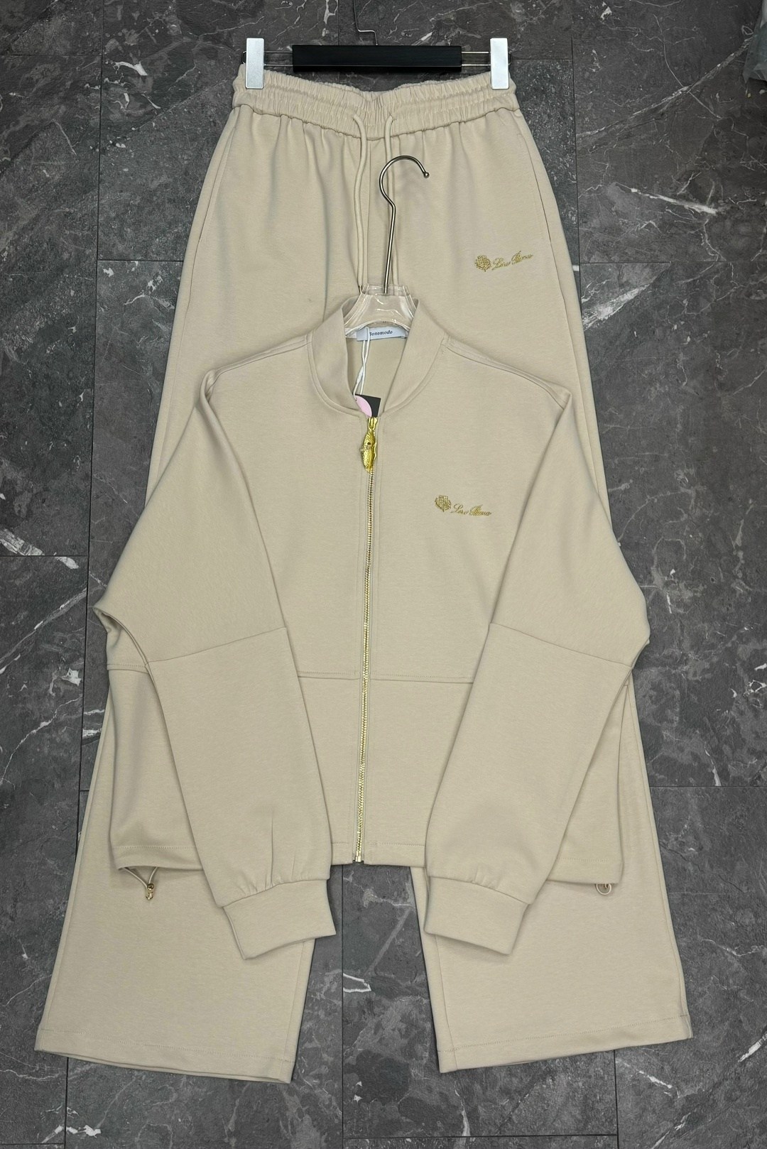 спортивный костюм женский,костюм женский,спортивный костюм,повседневный костюм,костюм женский тройка