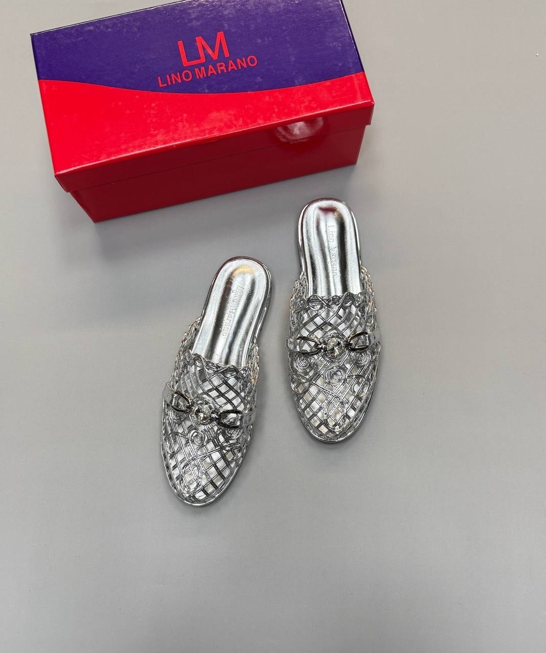 ,шлепанцы женские,модные шлепанцы,модные тапочки,шлепки женские