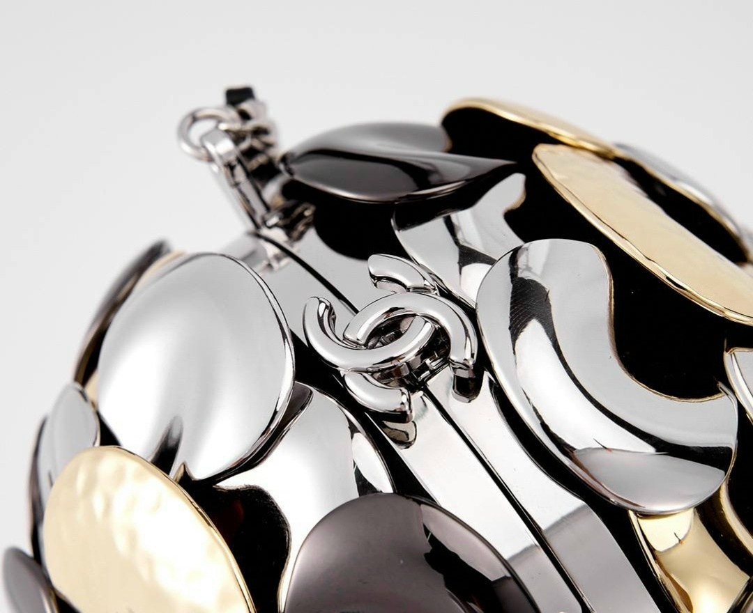 сумка женская chanel,chanel сумка,подвеска шар,ювелирное украшение,chanel клатч