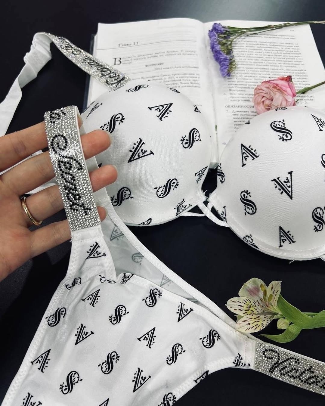 комплект нижнего белья,комплект женского нижнего белья,комплект с бюстгальтером,женские комплекты белья,бюстгальтер