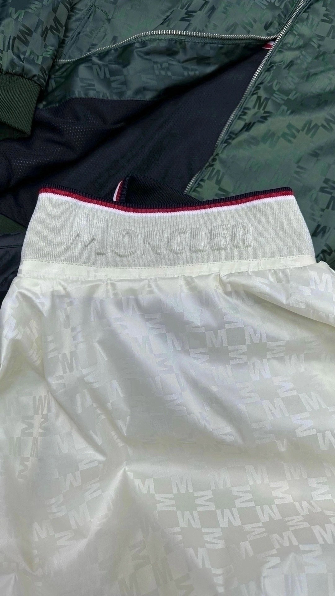 ветровка moncler,ветровка монклер,легкая куртка,куртка moncler,куртка повседневная