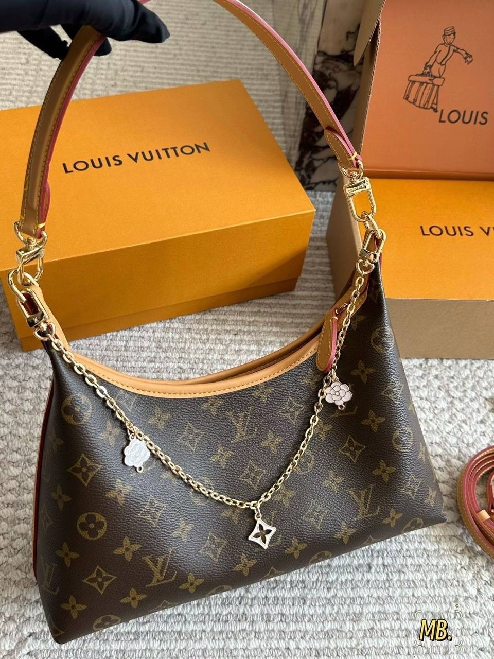 louis vuitton женская сумка,louis vuitton сумка на плечо,сумка louis vuitton,сумка louis vuitton c тканевым ремнем и косметичкой,луи виттон сумка