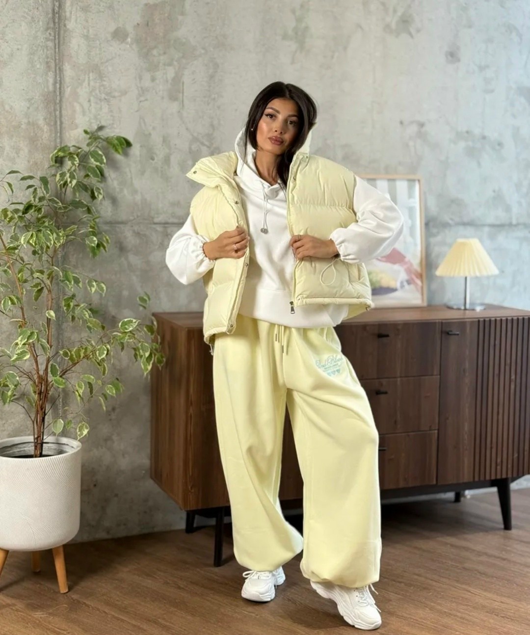 женская жилетка,теплый жилет,жилет женский,жилет,жилетка женская с капюшоном