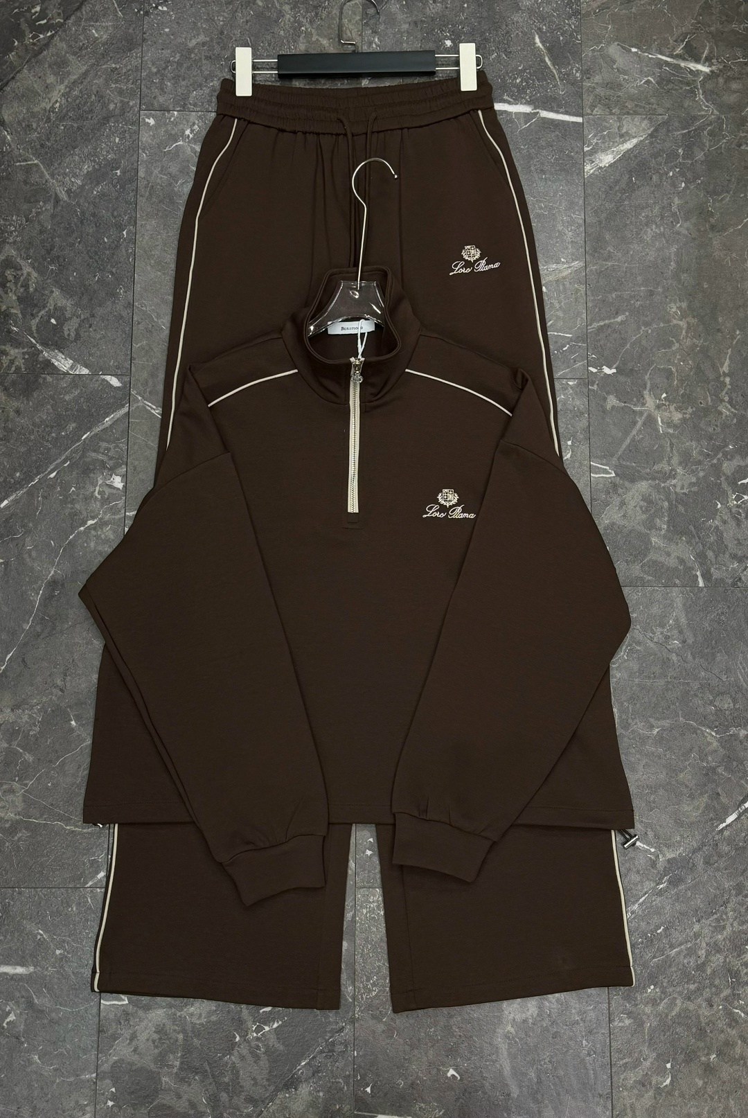 спортивный костюм женский,спортивный костюм,спортивный костюм miu miu женский,женская спортивная одежда,loro piana женский красный костюм