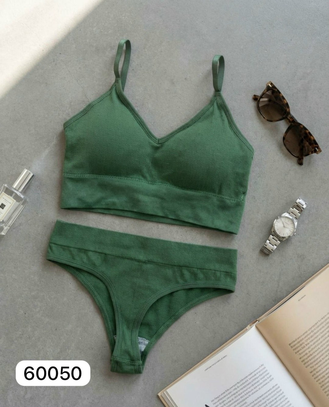 комплект женского нижнего белья,комплект женского белья топ и трусы,комплект нижнего белья,комплект нижнего белья черного,комплект нижнего белья женский топ