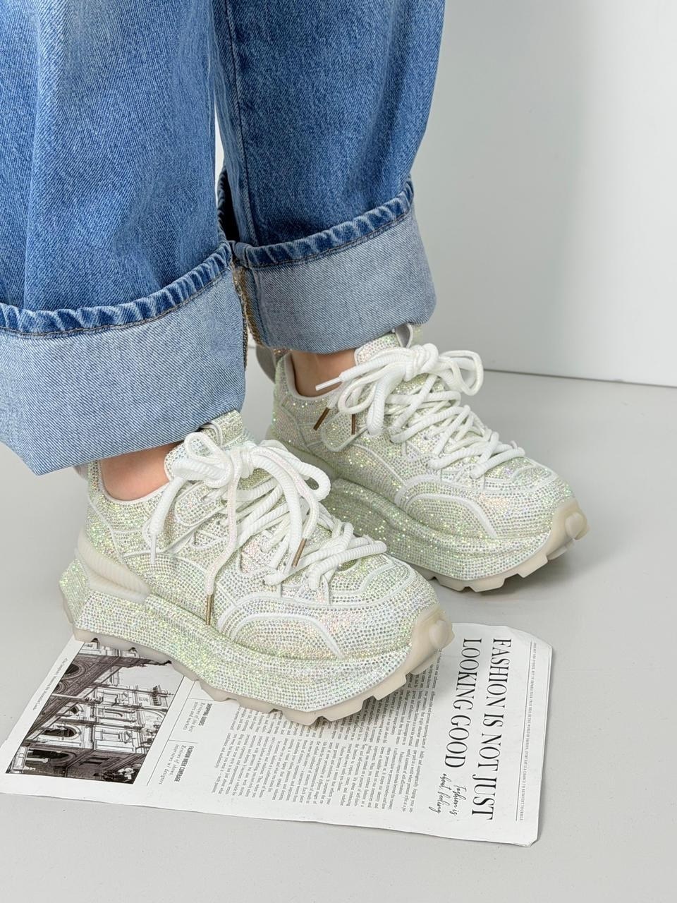,кроссовки женскиe,блестящие кроссовки,серебряные кроссовки,кроссовки со стразами