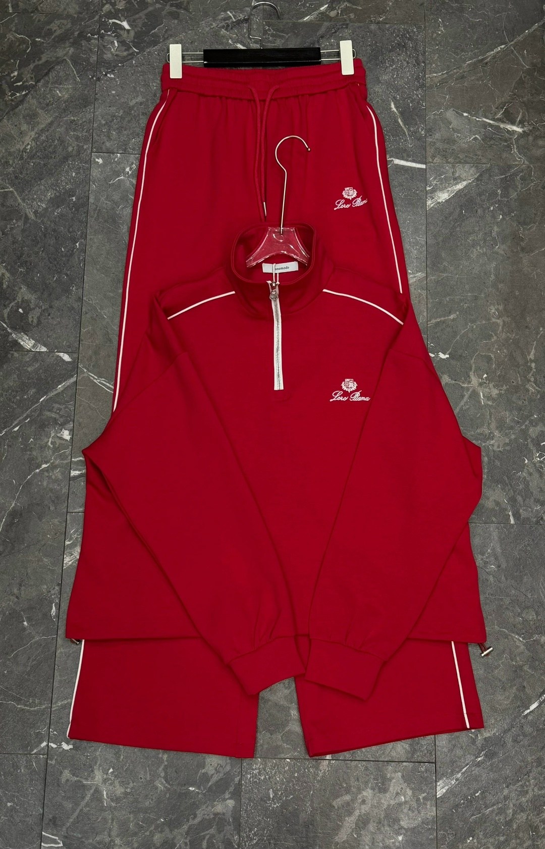 спортивный костюм женский,спортивный костюм,спортивный костюм miu miu женский,женская спортивная одежда,loro piana женский красный костюм