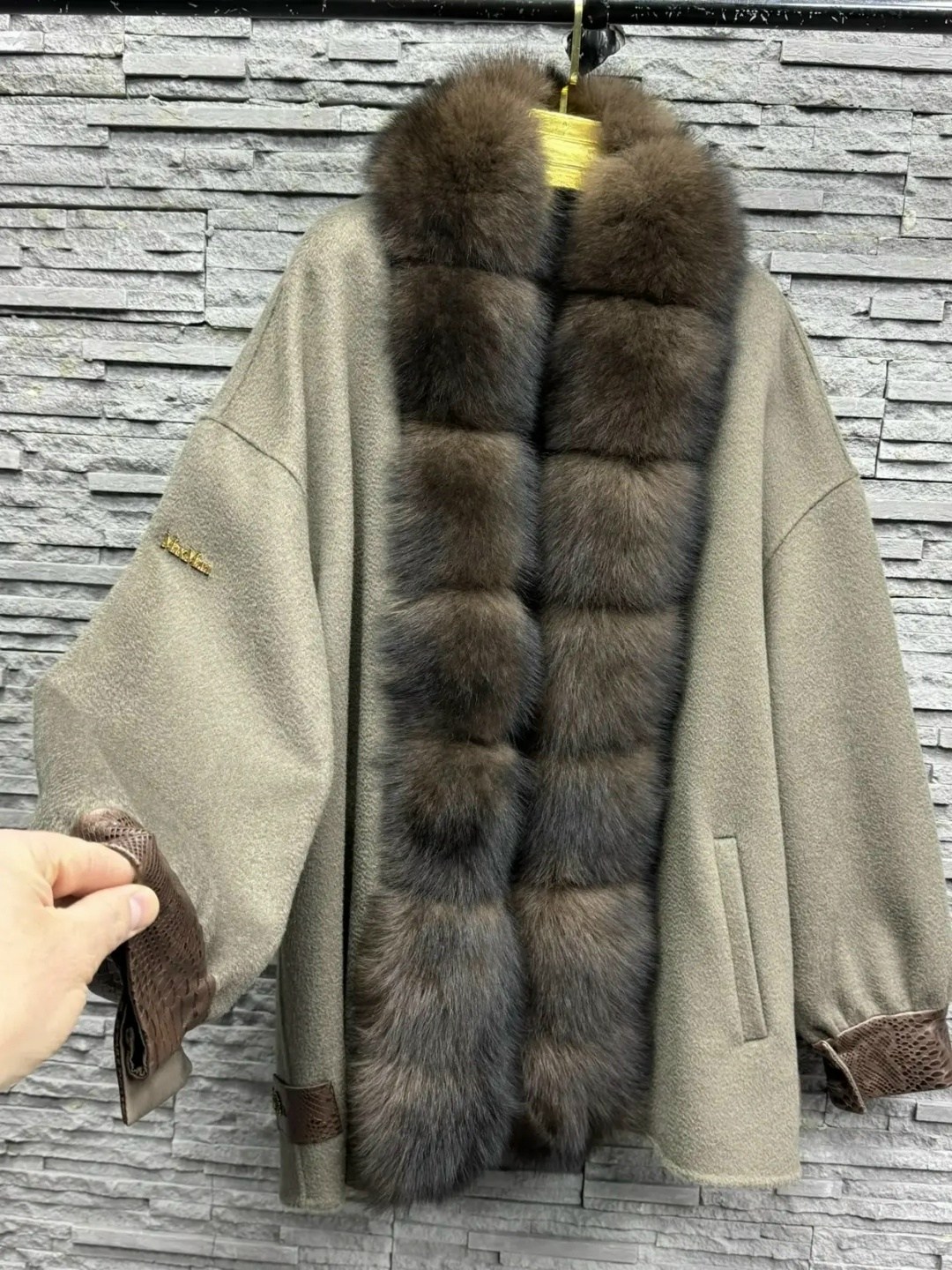 утепленное кашемировое пальто с мехом куницы,кашемировое пальто с мехом куницы yana kraft brand,кашемировое пальто серо-бежевого цвета с мехом куницы,пальто шерстяное с мехом соболя stone,кашемир паль