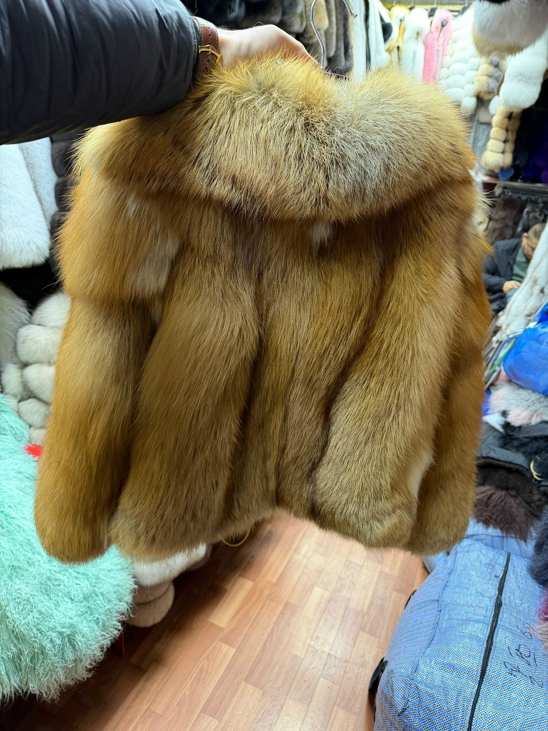 шуба из лисы,женская шуба с длинным рукавом из натурального красного лисьего меха,шуба из натуральной лисы огневка,женская куртка из натурального меха шуба лисьего меха,мех лисы