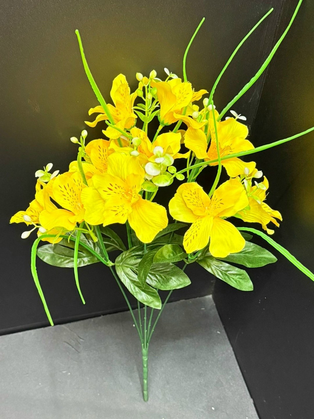 искусственные цветы,альстромерия белая,альстромерия персиковая,альстромерия венус,букет