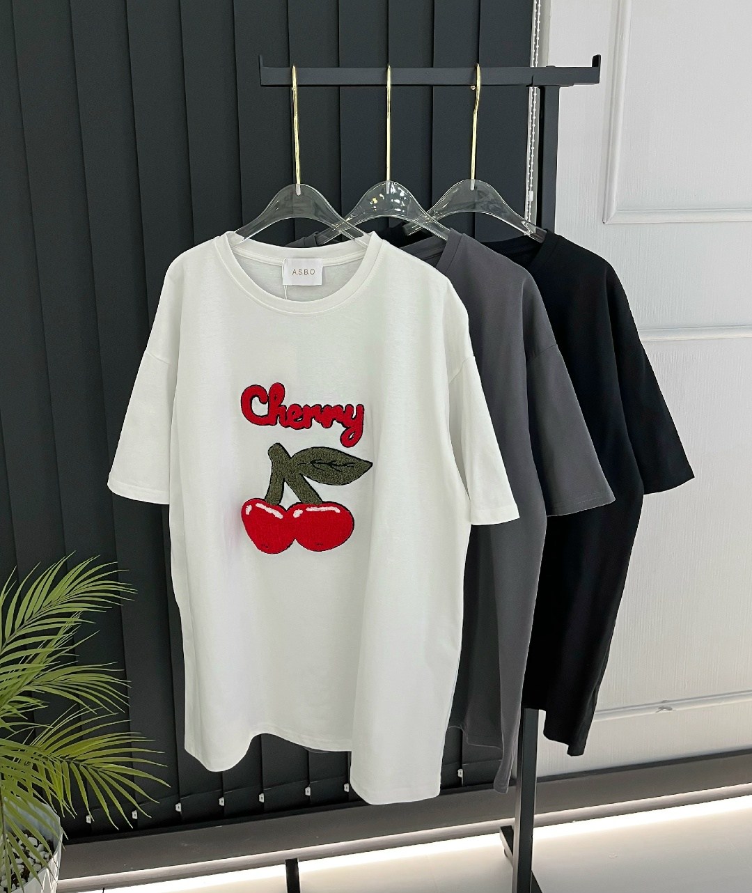 женская футболка,футболки женская оверсайз,белая футболка оверсайз,стиль футболка,футболка с вишней