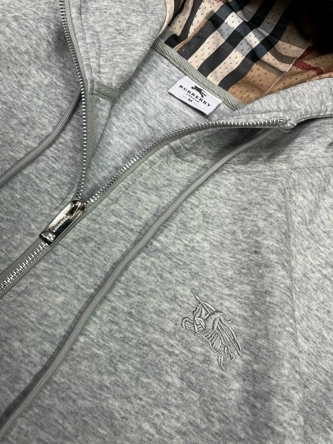 зип худи burberry,burberry hoodie,zip hoodie burberry grey vintage,burberry zip up hoodie,burberry hoodie grey zip