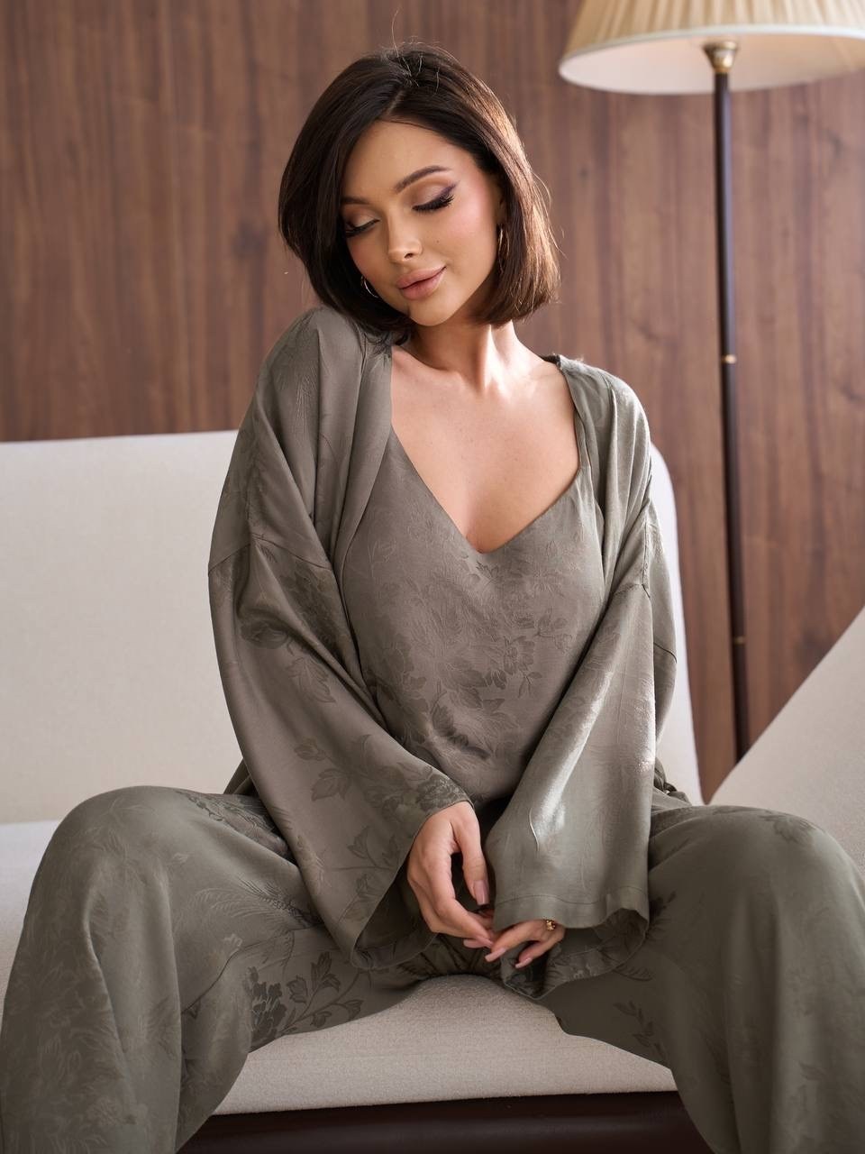 брючный костюм с поясом,брючные костюмы женские,пижама комплект,шелковый костюм,атласный брючный костюм