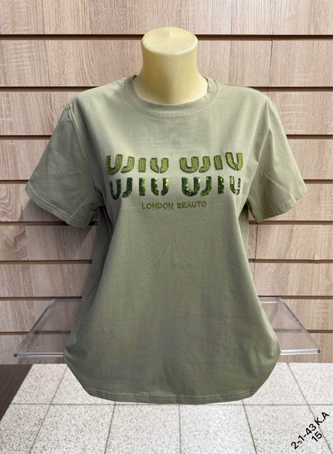 футболка на модели,футболки женская,футболки белые,базовые модели