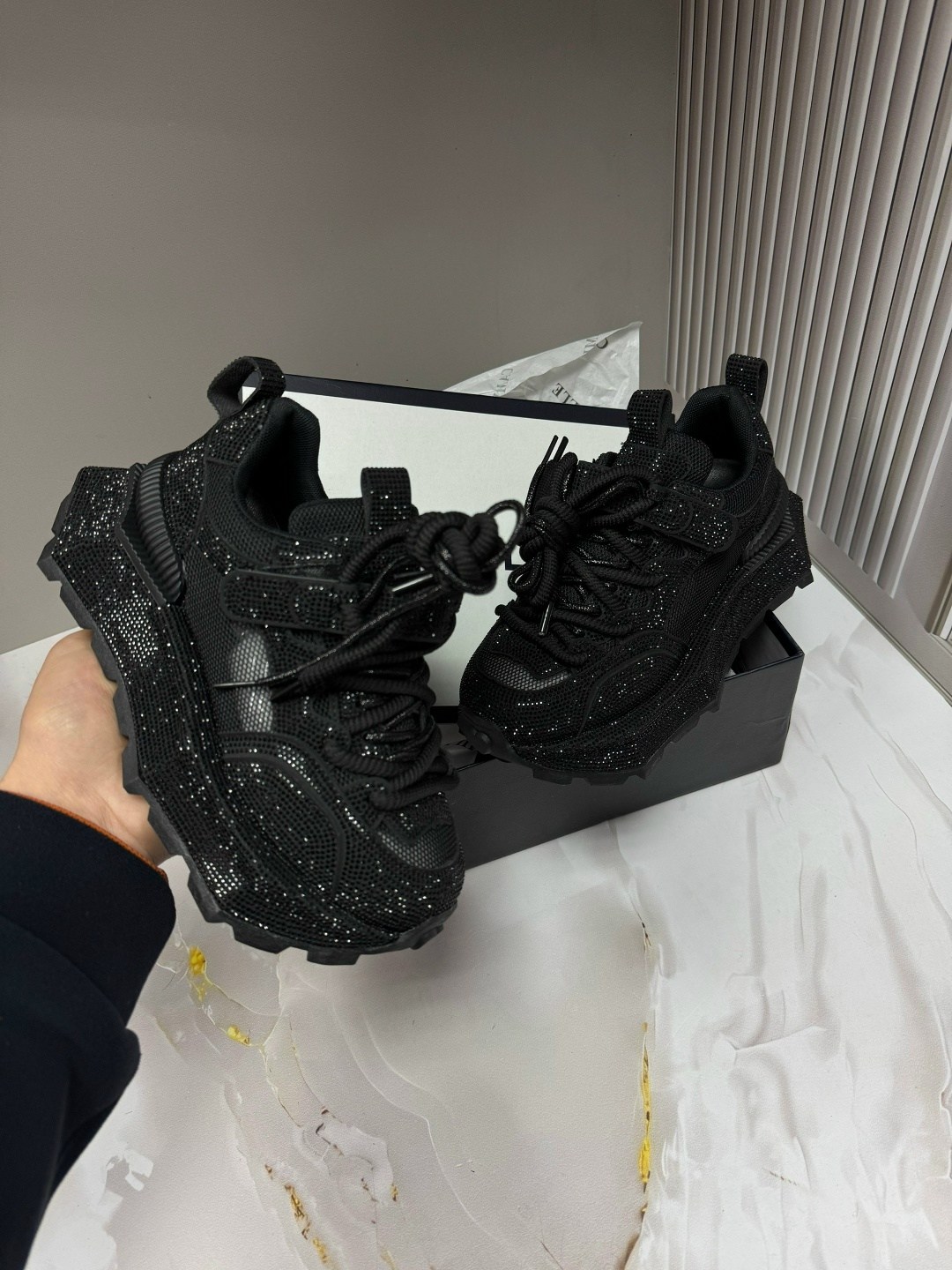 кроссовки женские,,кроссовки черные,кроссовки модные,массивные кроссовки