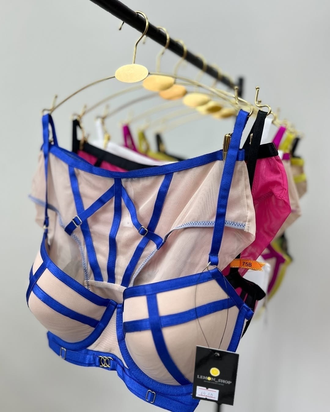 комплект нижнего белья,нижнее белье женский комплект,женское нижнее белье,комплект с бюстгальтером,женские бюстгальтеры