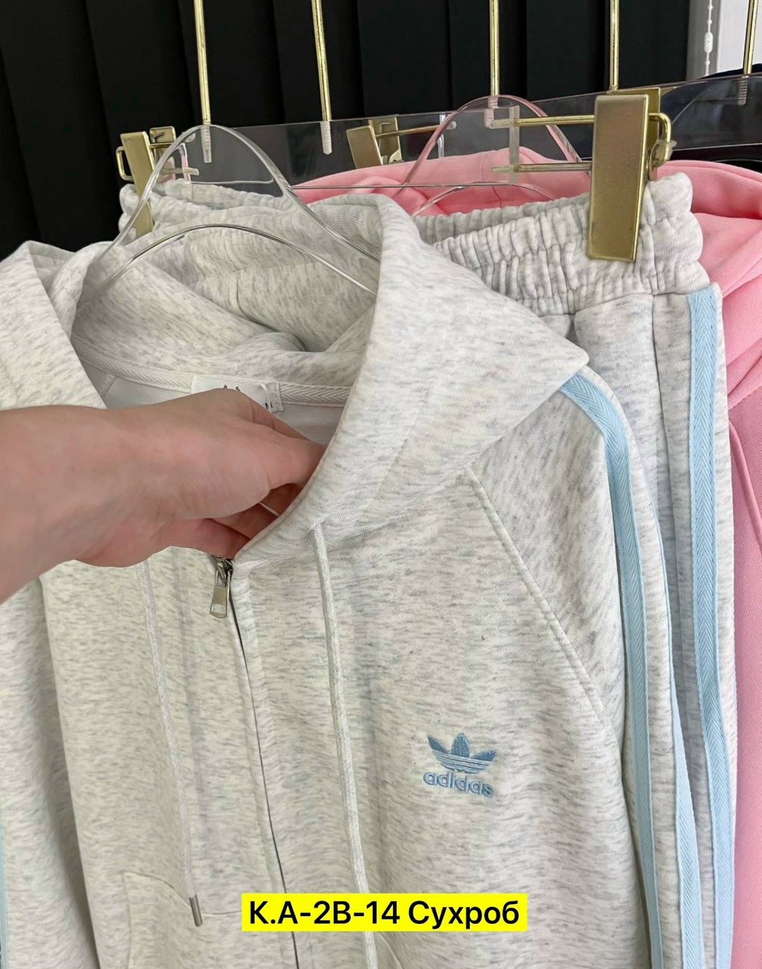 спортивные костюмы,спортивные костюмы женские,спортивный костюм adidas originals,женская кофта,одежда спортивная