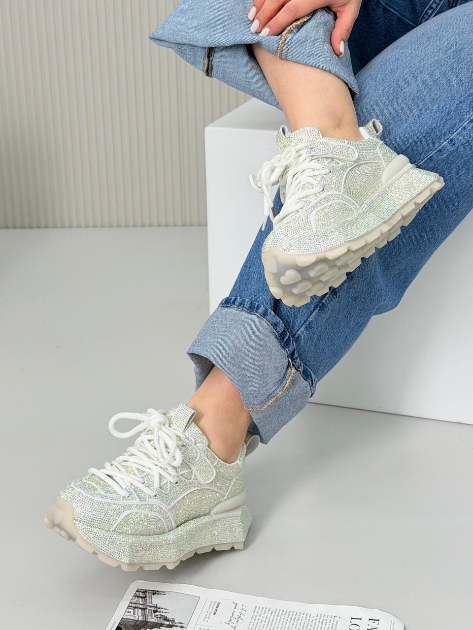 ,кроссовки женскиe,блестящие кроссовки,серебряные кроссовки,кроссовки со стразами