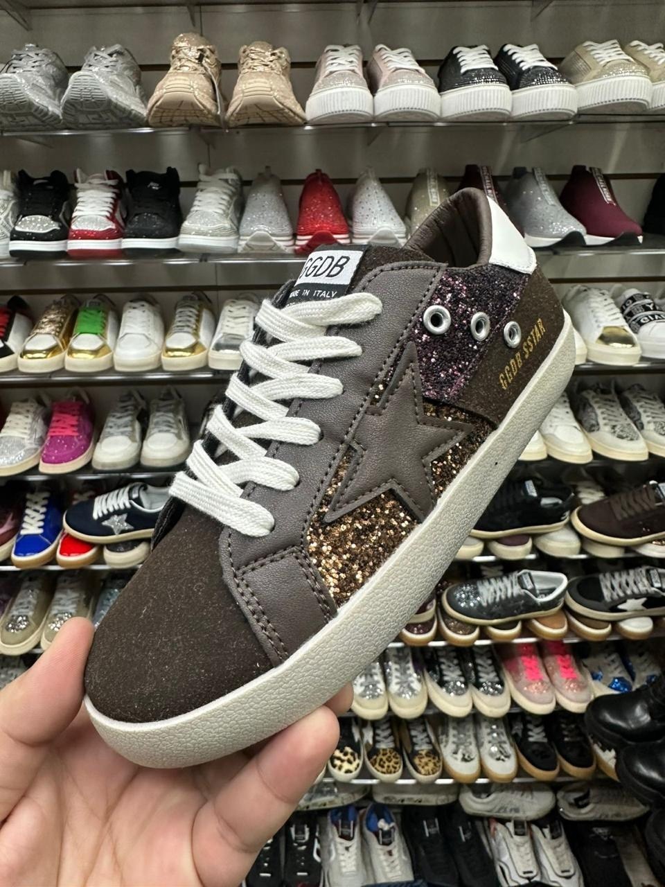 golden goose кеды super-star с блестками серебристый,кеды женские golden goose,кеды женские golden goose модель 614403,кожаные кеды golden goose superstar premium,