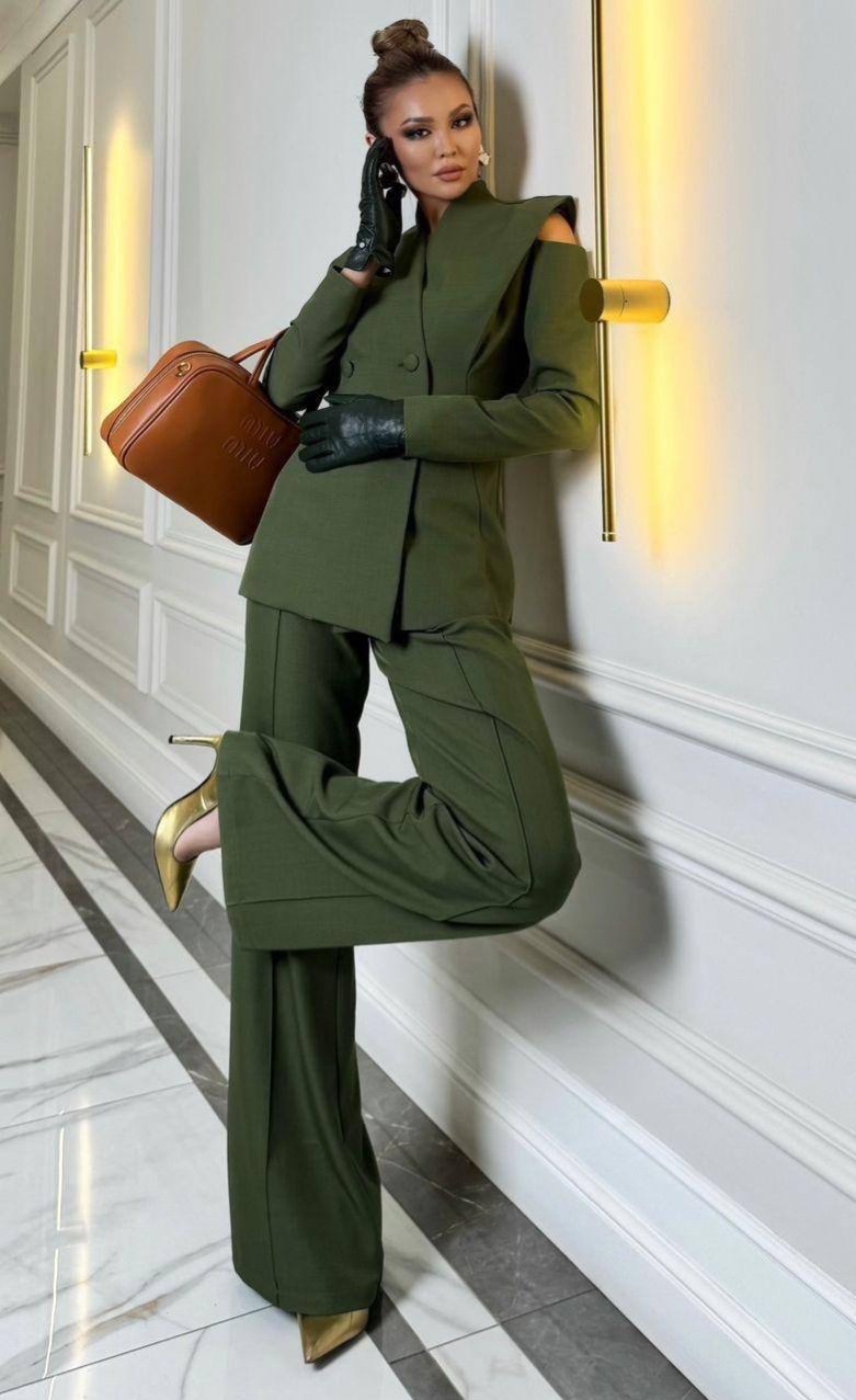 женский брючный костюм,брючный костюм,брючный костюм красного цвета,женский брючный костюм из двух предметов,красный брючный костюм