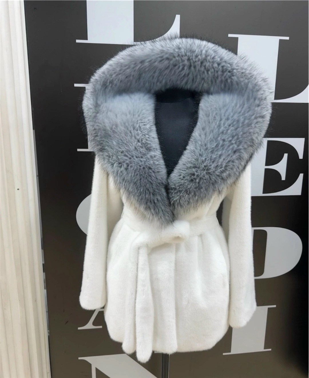 шуба норковая с капюшоном из чернобурки,эко шубки под норку с капюшоном,шубка под норку с капюшоном,шуба норковая с чернобуркой,шуба норковая с капюшоном из чернобурки снежная королева