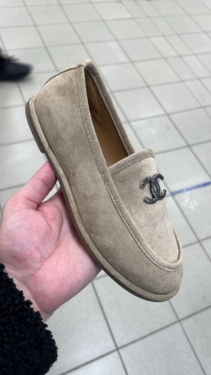 женские лоферы chanel на меху,,лоферы chanel,женские замшевые лоферы chanel коричневые с мехом,женские замшевые лоферы chanel с мехом