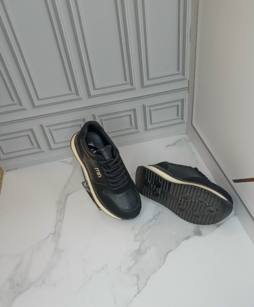 ,кроссовки женскиe,черные кроссовки,женская ,кроссовка