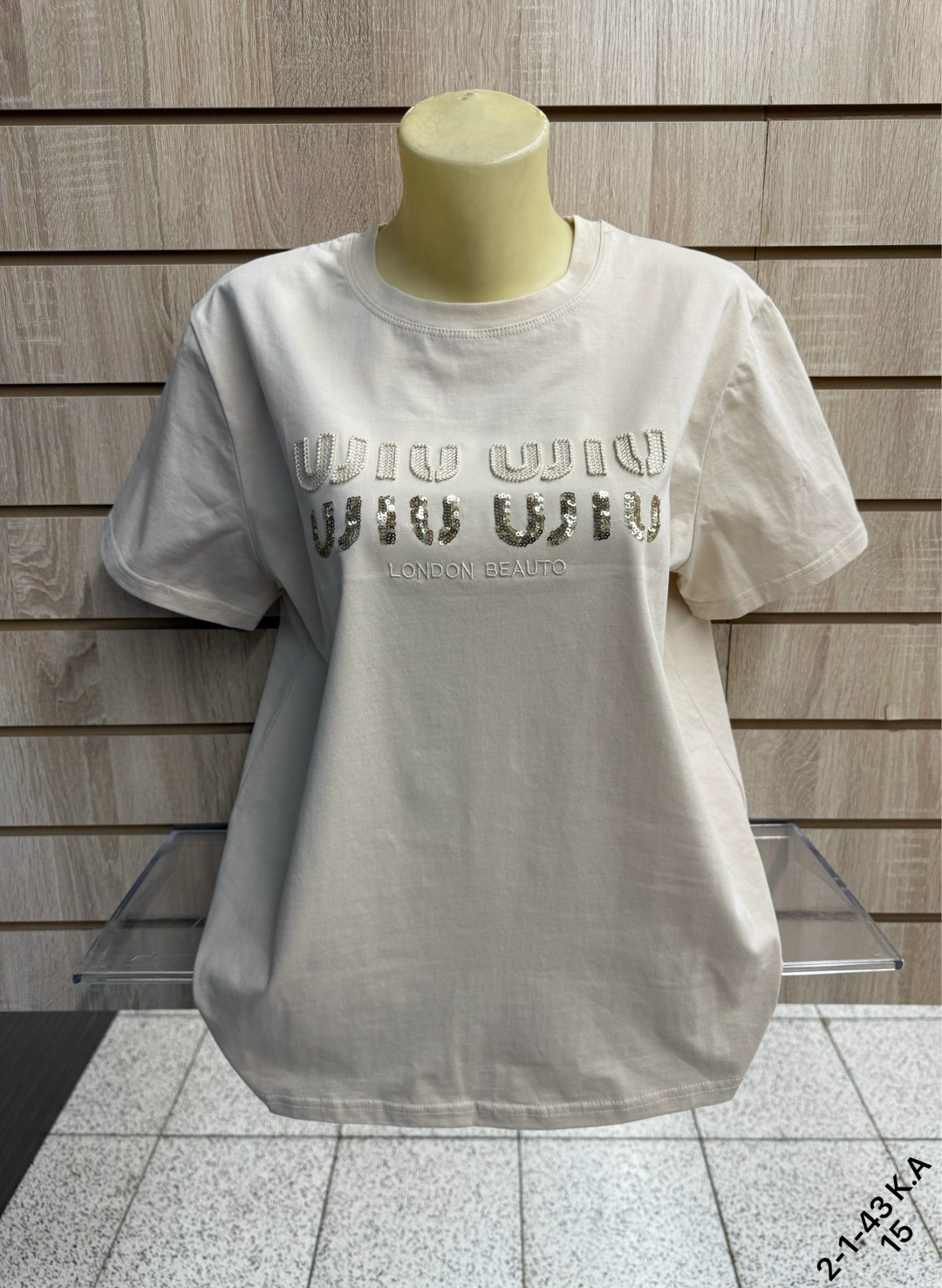 футболка на модели,футболки женская,футболки белые,базовые модели