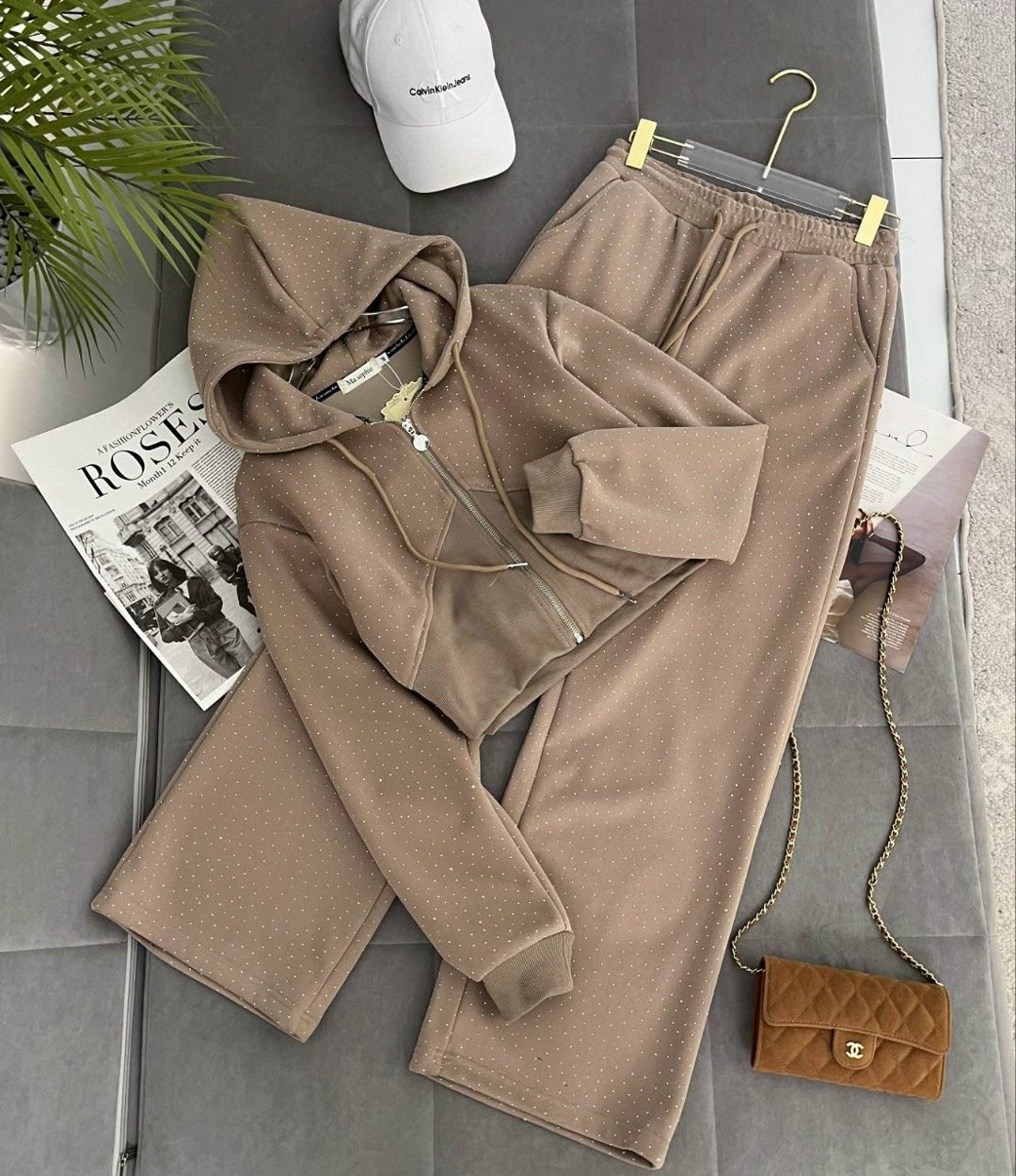 повседневный костюм,женский костюм,костюм женский со стразами,костюм со стразами,спортивные женские костюмы