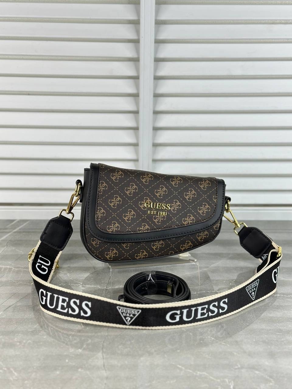 сумка женская guess,сумка через плечо guess,cумка guess,сумка седло guess,сумка кросс боди через плечо guess