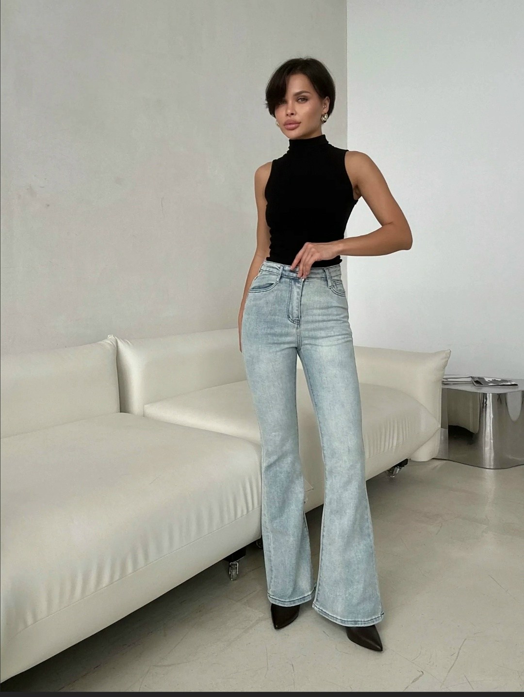 джинсы клеш женские,джинсы клеш,женские джинсы,голубые джинсы клеш,модные джинсы клеш