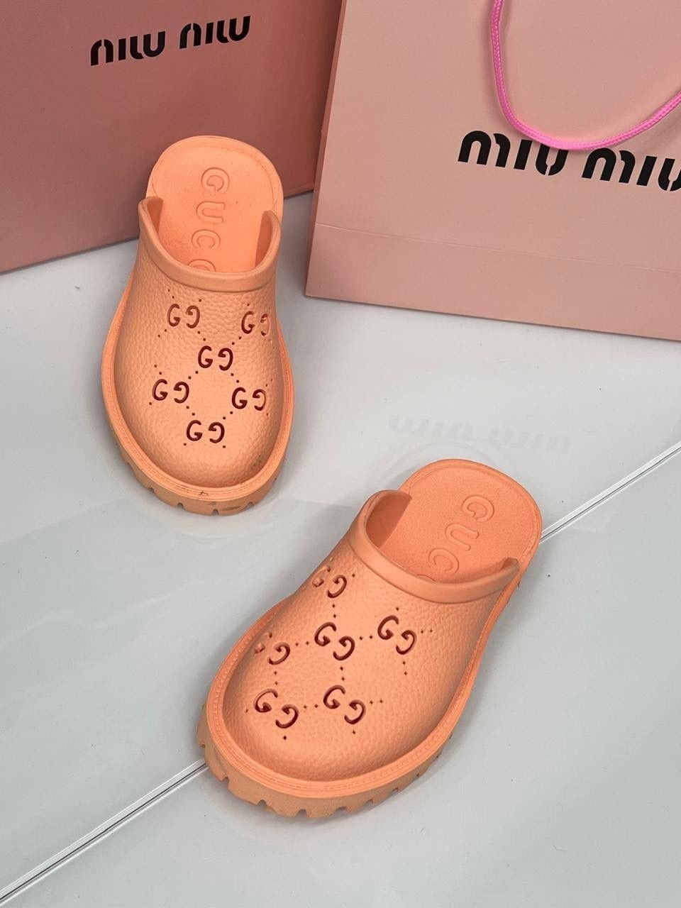 ,женские шлепанцы,гуччи резиновые сабо,шлепки женские,женские сабо шлепанцы