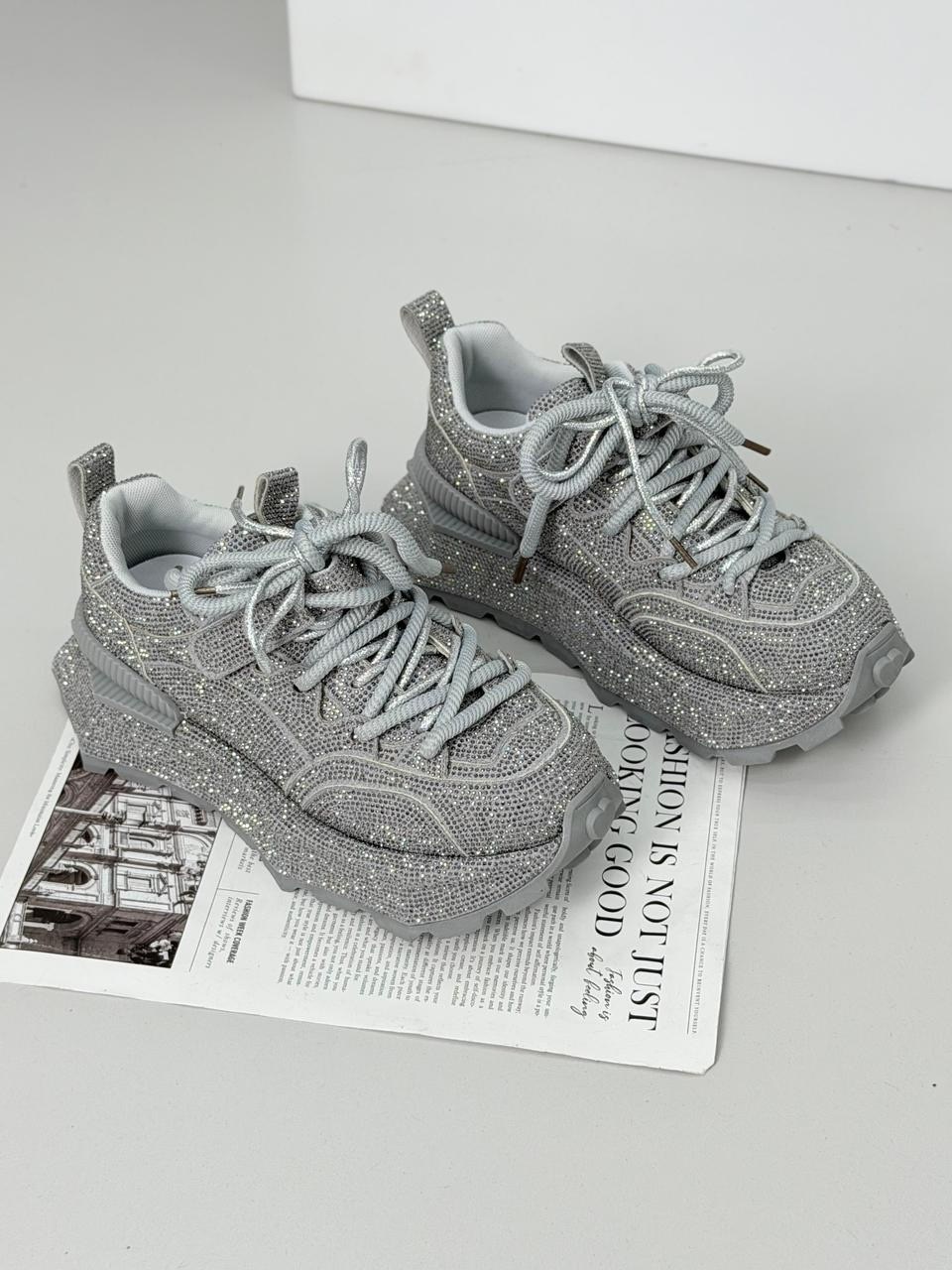 ,кроссовки женскиe,блестящие кроссовки,серебряные кроссовки,кроссовки со стразами