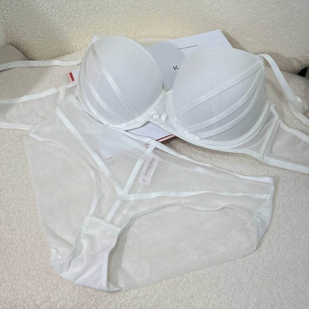 комплект женского нижнего белья,комплект нижнего белья,нижнего белья,бюстгальтер,белье